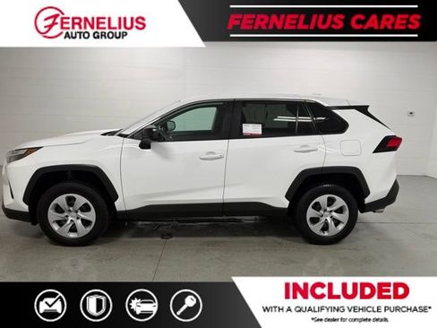 Used 2024 Toyota RAV4 LE AWD/4WD image 4