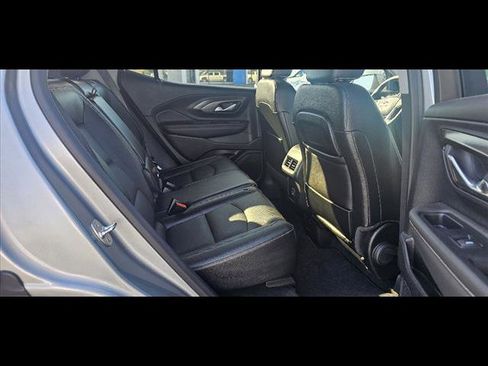 Used 2024 GMC Terrain SLT image 11