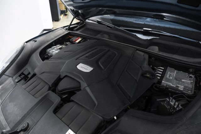 Used 2019 Porsche Cayenne AWD/4WD image 48