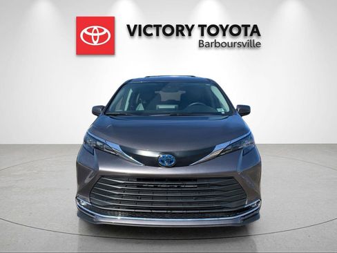 Used 2024 Toyota Sienna XLE image 8