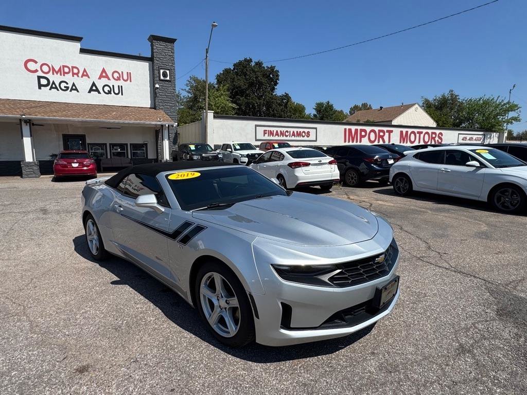 Used 2019 Chevrolet Camaro LT RWD image 2
