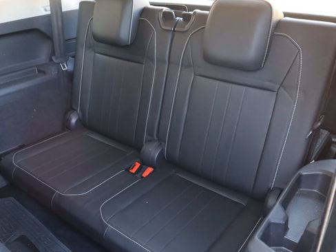 Used 2023 Volkswagen Tiguan SE w/ Panoramic Sunroof Package FWD image 7