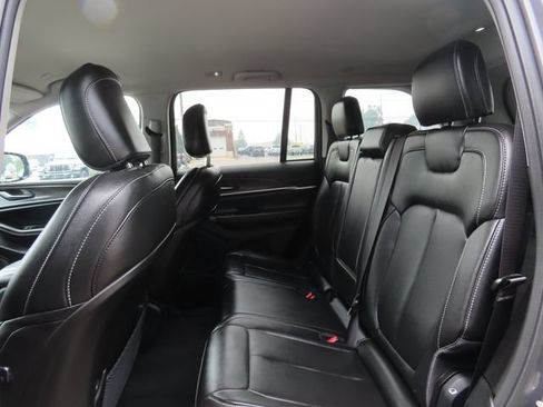 Used 2023 Jeep Grand Cherokee Limited AWD/4WD image 24