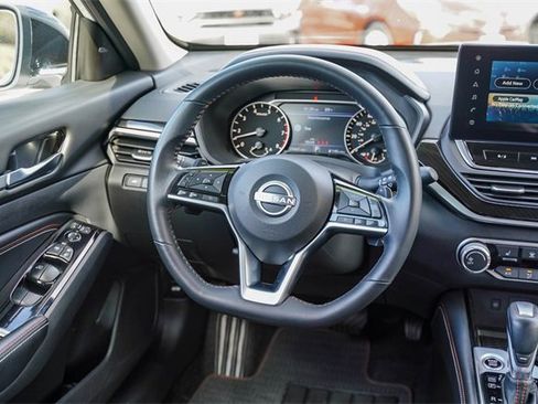 Used 2023 Nissan Altima 2.5 SR w/ SR Premium Package image 16