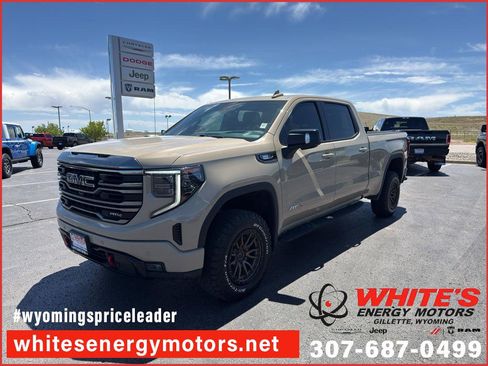 Used 2022 GMC Sierra 1500 AT4 w/ Technology Package AWD/4WD image 1