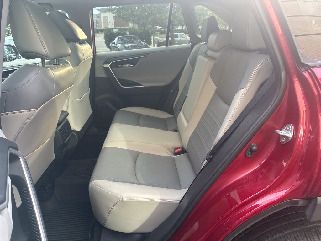 Used 2020 Toyota RAV4 Limited AWD/4WD image 26