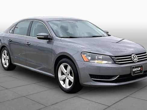 Used 2014 Volkswagen Passat 1.8T SE FWD image 3