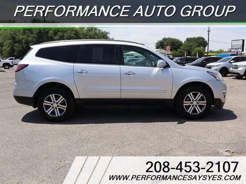 Used 2016 Chevrolet Traverse LT FWD image 2
