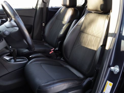 Used 2019 Chevrolet Trax LT w/ LT Convenience Package image 20