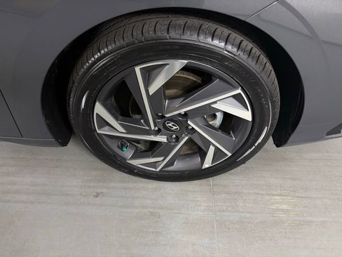 Used 2025 Hyundai Elantra Limited FWD image 10