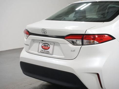 Used 2023 Toyota Corolla LE w/ LE Premium Package image 9