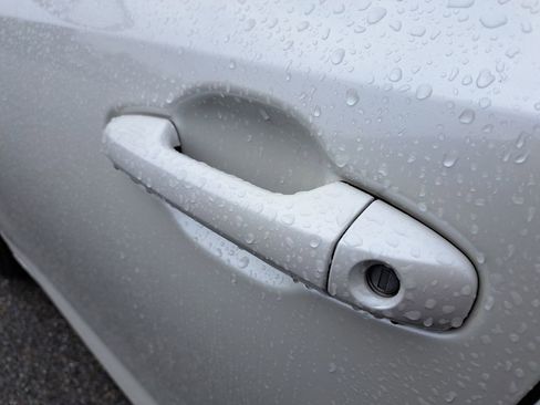 Used 2017 Toyota Highlander XLE image 6