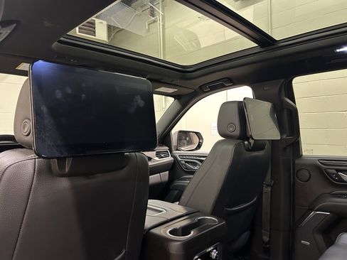 Used 2021 GMC Yukon Denali w/ Denali Premium Package image 28