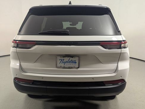 Used 2023 Jeep Grand Cherokee Altitude RWD image 7