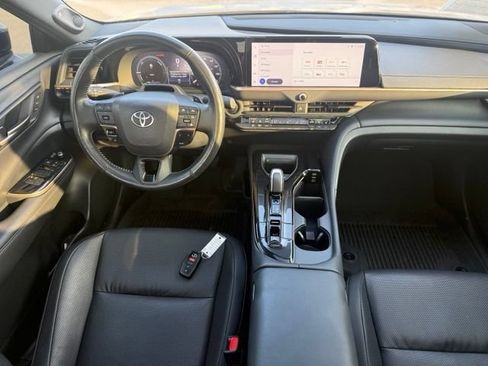 Used 2024 Toyota Crown Platinum AWD/4WD image 9