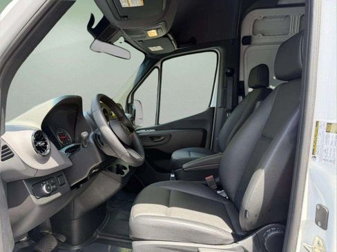 Used 2025 Mercedes-Benz Sprinter 2500 image 18