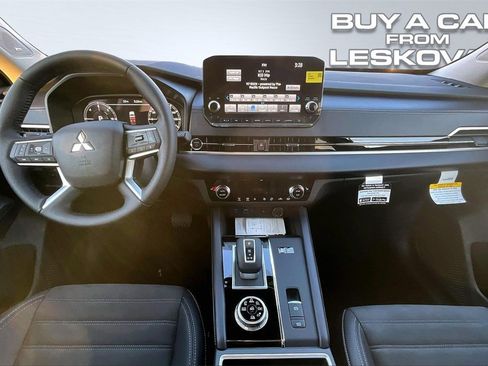 New 2025 Mitsubishi Outlander SE image 5