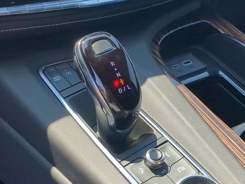 Certified 2022 Cadillac Escalade Luxury AWD/4WD image 14