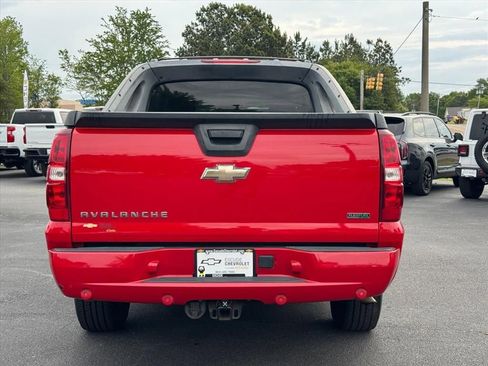 Used 2011 Chevrolet Avalanche LT RWD image 4