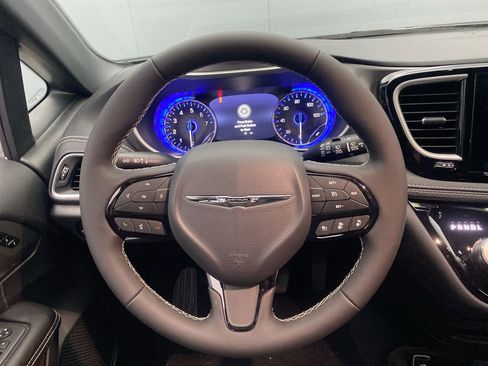 New 2026 Chrysler Pacifica Select w/ S Appearance Package image 15