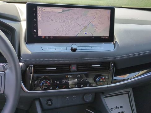 Used 2025 Nissan Rogue SL w/ Tech Package image 18