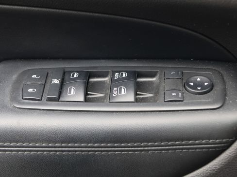 Used 2018 Jeep Grand Cherokee Altitude RWD image 13