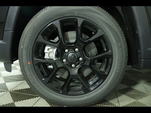 New 2026 Jeep Compass Latitude image 13