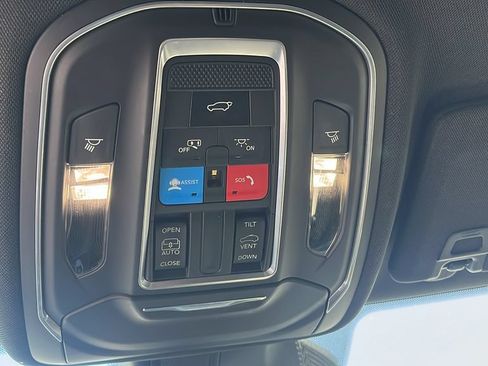 Used 2021 Jeep Grand Cherokee L Laredo AWD/4WD image 17