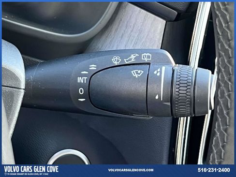 Used 2025 Volvo XC40 B5 Ultra w/ Climate Package image 24