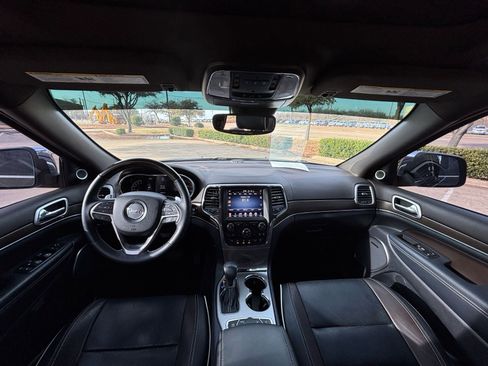 Used 2017 Jeep Grand Cherokee Overland w/ Jeep Active Safety Group image 20