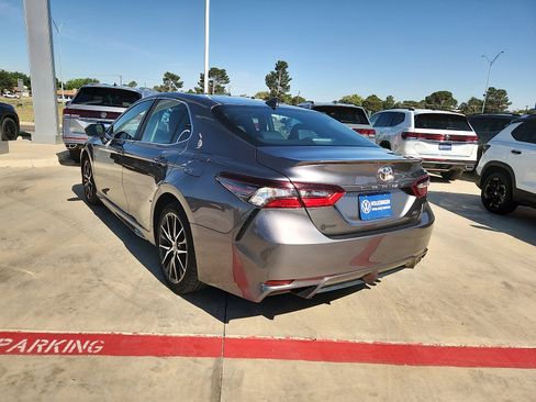Used 2023 Toyota Camry SE FWD image 5