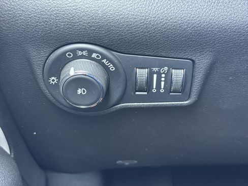 Used 2025 Jeep Compass Limited AWD/4WD image 13