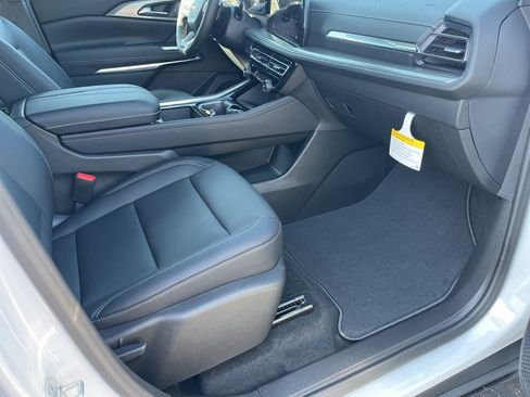 New 2026 Chevrolet Traverse LT w/ Driver Confidence Package AWD/4WD image 28