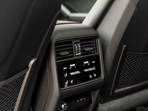 New 2025 Porsche Cayenne AWD/4WD image 38