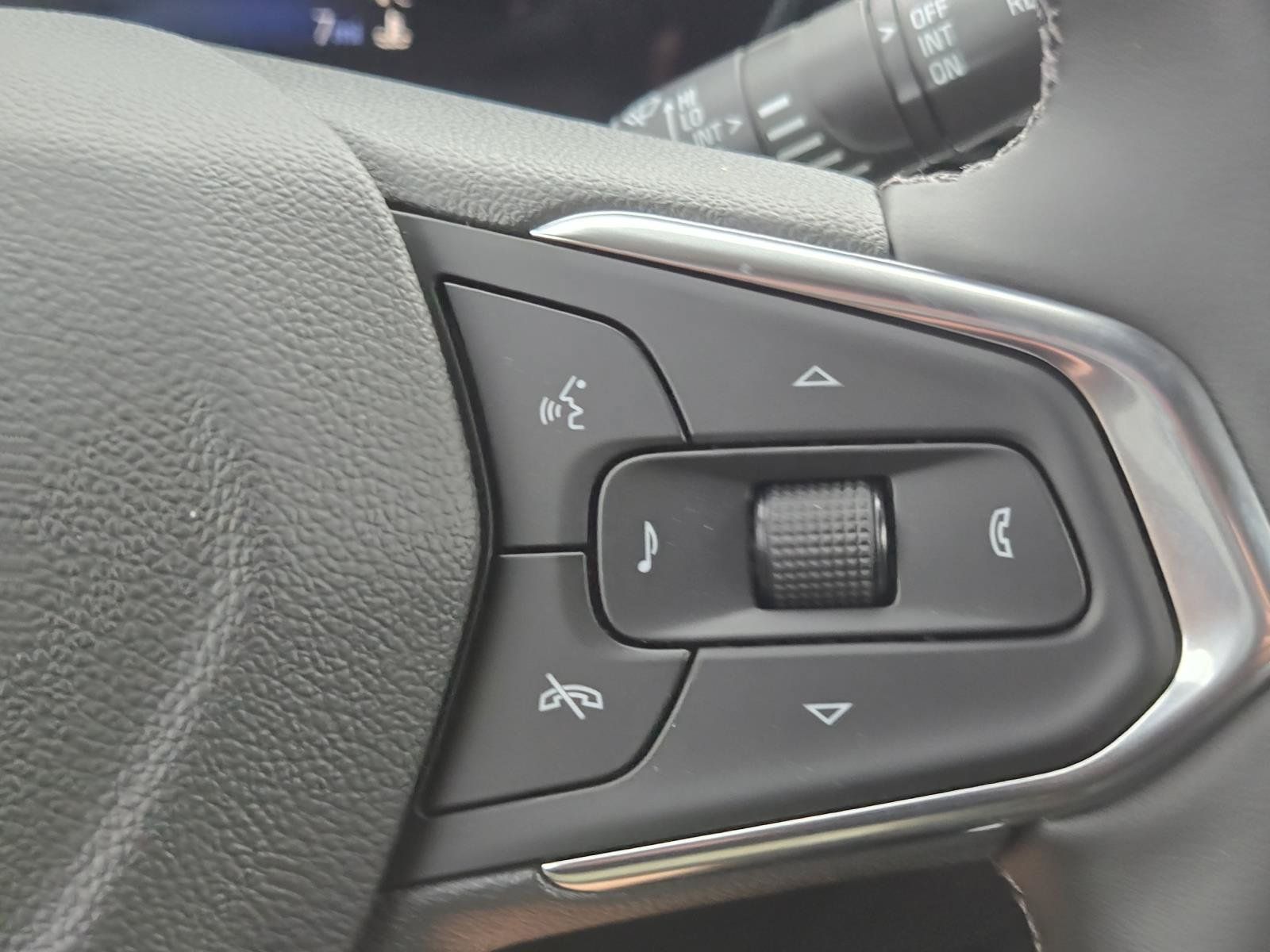New 2026 Chevrolet Trax LT w/ LT Convenience Package FWD image 24