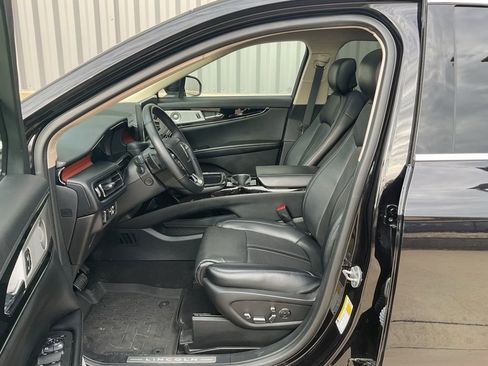 Used 2023 Lincoln Nautilus Reserve w/ Equipment Group 202A image 8