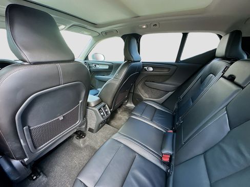 Used 2023 Volvo XC40 B5 Ultimate w/ Protection Package Premier image 24