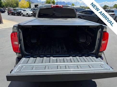 Used 2022 Chevrolet Colorado LT w/ LT Convenience Package AWD/4WD image 13