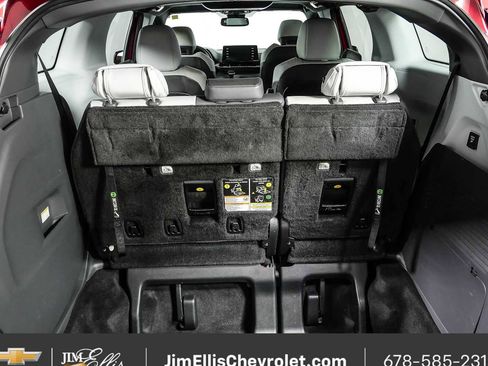 Used 2021 Toyota Sienna XSE w/ XSE Plus Package FWD image 32