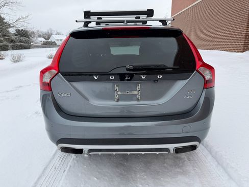 Used 2018 Volvo V60 T5 Cross Country w/ Convenience Package image 9