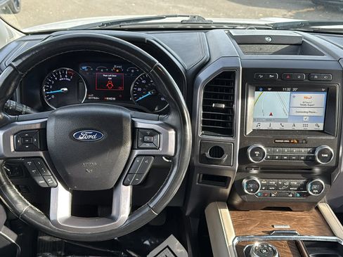 Used 2018 Ford Expedition Platinum image 26