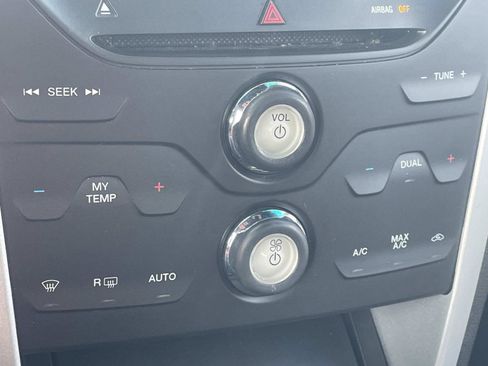 Used 2014 Ford Explorer XLT w/ Equipment Group 202A image 18