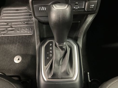 Used 2023 Jeep Renegade Latitude image 16