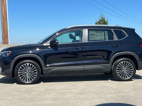 New 2026 Volkswagen Taos SE FWD image 7