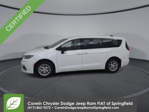 Used 2024 Chrysler Pacifica Touring-L FWD image 8