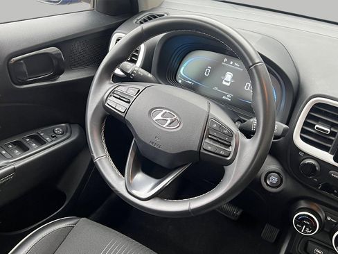 Used 2023 Hyundai Venue Limited image 21