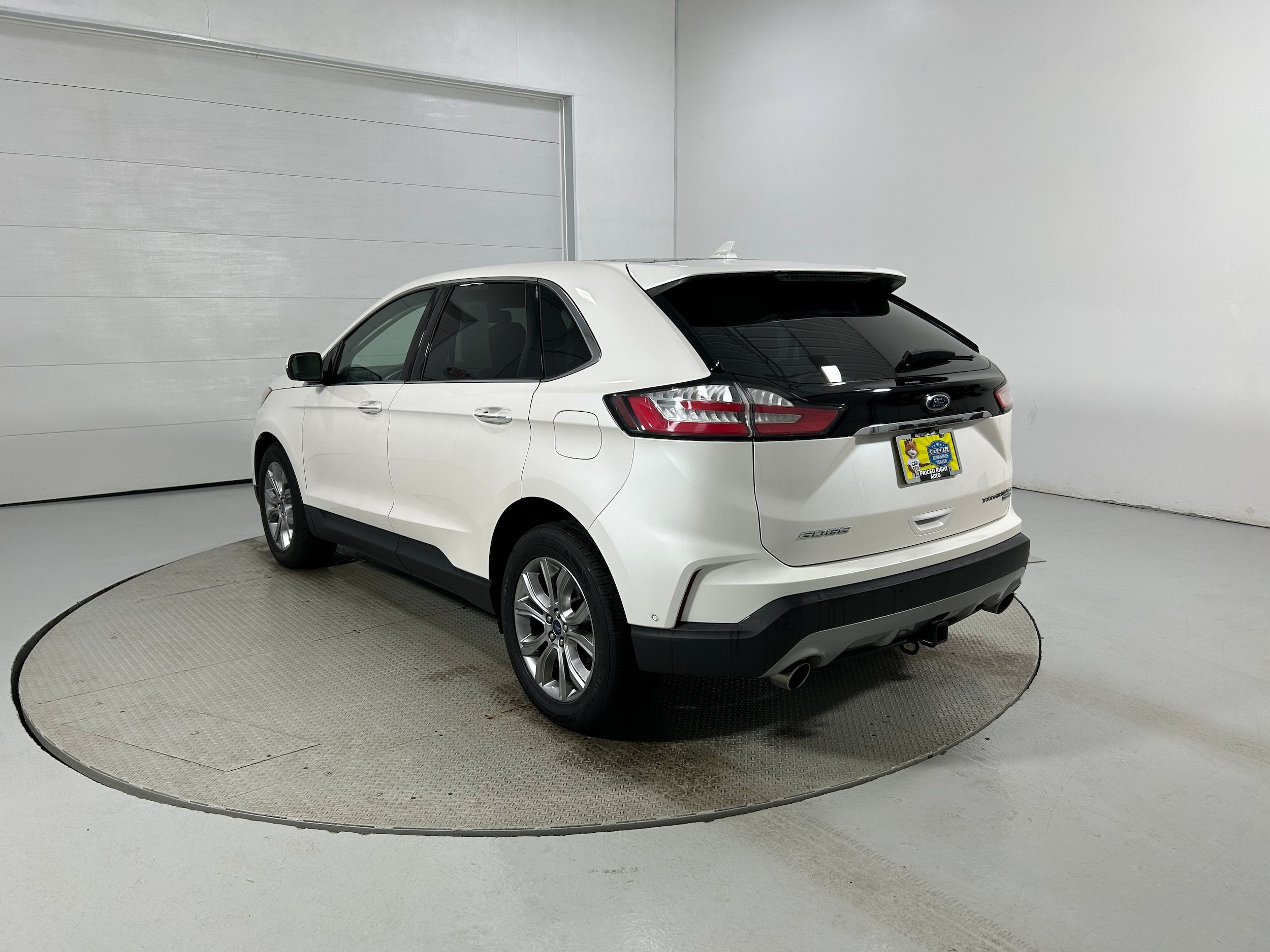 Used 2019 Ford Edge Titanium w/ Equipment Group 301A AWD/4WD image 24