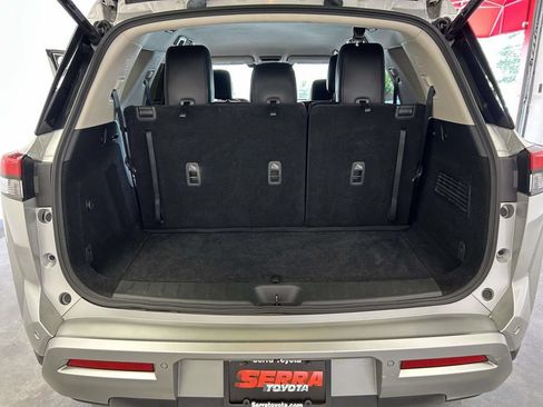Used 2025 Nissan Pathfinder SL AWD/4WD image 9