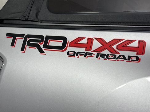 Used 2020 Toyota Tacoma TRD Off-Road w/ Technology Package AWD/4WD image 13