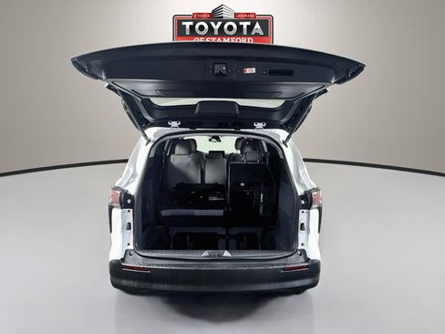 Certified 2026 Toyota Sienna LE AWD/4WD image 24